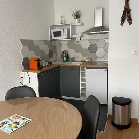 Studio Isard, Wifi Et Parking Gratuit, Navette Gratuite Au Pied De La Residence, Possibilite Forfait Menage Et Location Linge De Lit Et Toilette, A 10 Minutes A Pied Du Centre Ville Font-Romeu-Odeillo-Via Exterior foto